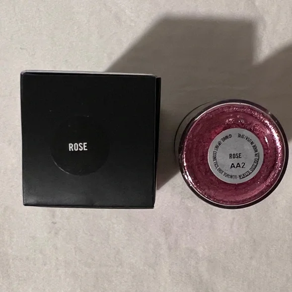 ✨NIB✨ MAC COSMETICS Loose Pigment in Rose.  A rosy shade with copper sparkles - Picture 8 of 8